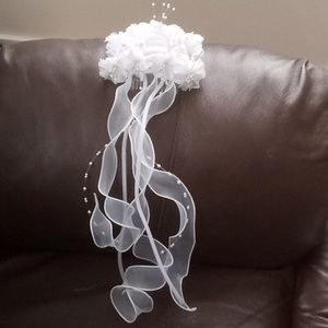 Beautiful, elegant wedding veil headpiece. New in box 6 inches by 15 inches